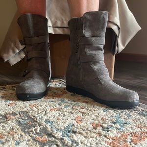 Boots, gray buckles, zippers sweater, material on top suede, nameless